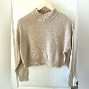 H&M Divided Cropped Sweater. Cute & Cozy! Size S.